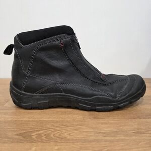 Clarks DeSoto Front Zip Boot in black leather - Men's size 11M.